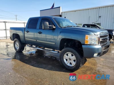 Czwarte zdjęcie samochodu z boku: 2013 CHEVROLET SILVERADO K1500 LT VIN:3GCPKSE70DG320608 - miniatura