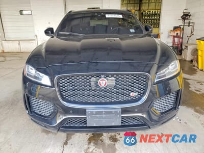 Piąte zdjęcie samochodu w środku: 2019 JAGUAR F-PACE S V6 VIN:SADCM2FV4KA356727 - miniatura
