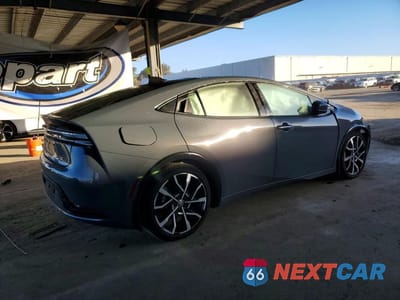 Trzecie zdjęcie samochodu z tyłu: 2023 TOYOTA PRIUS PRIME XSE PREMIUM VIN:JTDACACU0P3006146 - miniatura