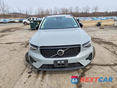 Piąte zdjęcie samochodu w środku: 2025 VOLVO XC40 PLUS VIN:YV4L12UC1S2483609 - miniatura