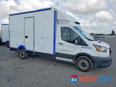 Czwarte zdjęcie samochodu z boku: 2020 FORD TRANSIT DELIVERY TRUCK VIN:1FDBW5Z87LKB52505 - miniatura