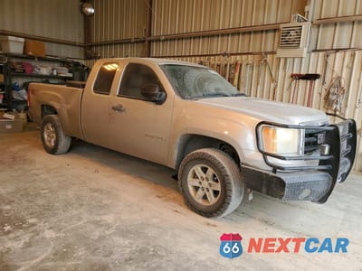 Czwarte zdjęcie samochodu z boku: 2007 GMC NEW SIERRA C1500 VIN:2GTEC19J071669902 - miniatura