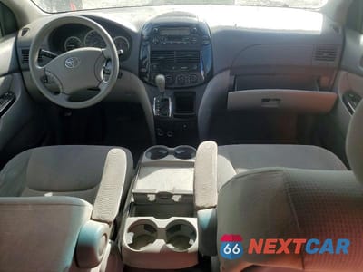 Zdjęcie 8 z 13 samochodu: 2004 TOYOTA SIENNA LE 7 PASSENGER VIN:5TDZA23C54S100166 - miniatura