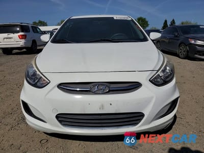 Piąte zdjęcie samochodu w środku: 2016 HYUNDAI ACCENT SE VIN:KMHCT5AE1GU262183 - miniatura