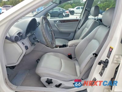 Zdjęcie 7 z 12 samochodu: 2004 MERCEDES-BENZ C 240 VIN:WDBRF61J14A547244 - miniatura
