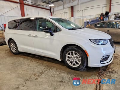 Czwarte zdjęcie samochodu z boku: 2024 CHRYSLER PACIFICA TOURING L VIN:2C4RC1BGXRR168066 - miniatura