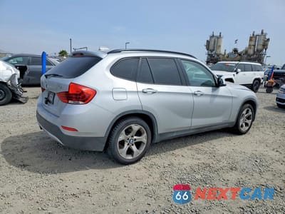Trzecie zdjęcie samochodu z tyłu: 2013 BMW X1 SDRIVE28I VIN:WBAVM1C56DVW43658 - miniatura