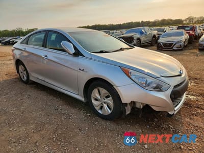 Czwarte zdjęcie samochodu z boku: 2013 HYUNDAI SONATA HYBRID BASE VIN:KMHEC4A44DA086236 - miniatura