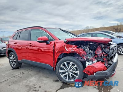 Czwarte zdjęcie samochodu z boku: 2024 TOYOTA COROLLA CROSS XLE VIN:7MUDAABG3RV118123 - miniatura