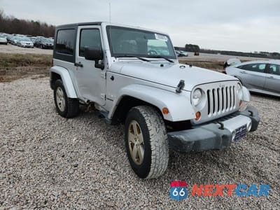 Czwarte zdjęcie samochodu z boku: 2008 JEEP WRANGLER SAHARA VIN:1J8FA54128L589692 - miniatura