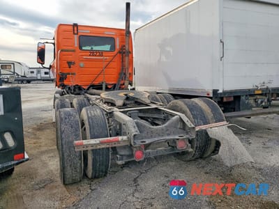 Trzecie zdjęcie samochodu z tyłu: 2009 VOLVO VNM SEMI TRUCK VIN:4V4MC9EG69N263617 - miniatura