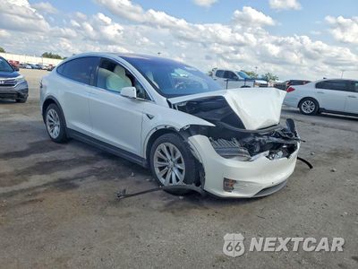 Czwarte zdjęcie samochodu z boku: 2018 TESLA MODEL X VIN:5YJXCDE21JF127205 - miniatura