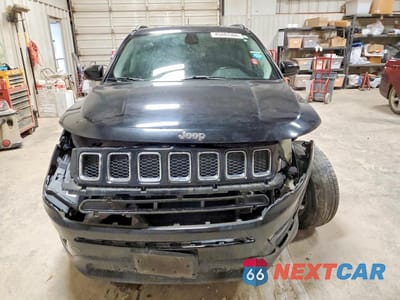 Piąte zdjęcie samochodu w środku: 2017 JEEP COMPASS LATITUDE VIN:3C4NJCBB7HT658643 - miniatura