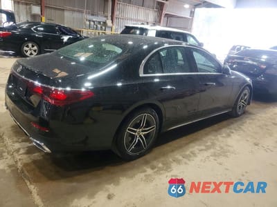 Trzecie zdjęcie samochodu z tyłu: 2026 MERCEDES-BENZ E 320 4MATIC VIN:W1KLF4GBXTA218008 - miniatura