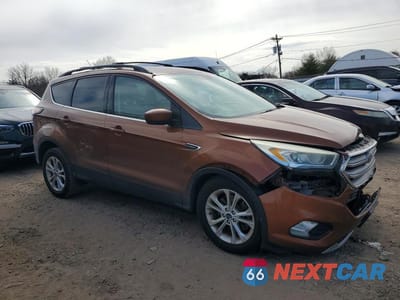 Czwarte zdjęcie samochodu z boku: 2017 FORD ESCAPE SE VIN:1FMCU9GD2HUA07580 - miniatura