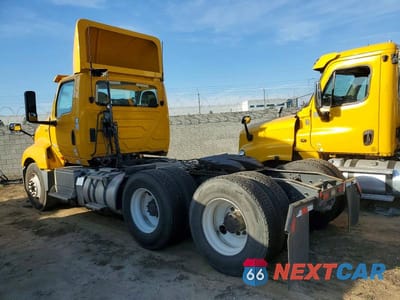 Trzecie zdjęcie samochodu z tyłu: 2020 INTERNATIONAL LT625 SEMI TRUCK VIN:3HSDZTZR5LN802766 - miniatura