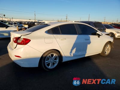 Trzecie zdjęcie samochodu z tyłu: 2018 CHEVROLET CRUZE LT VIN:1G1BE5SM9J7192253 - miniatura