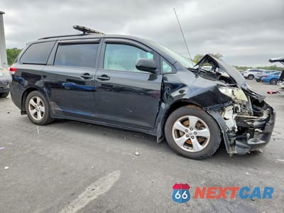 Czwarte zdjęcie samochodu z boku: 2014 TOYOTA SIENNA LE 8-PASSENGER VIN:5TDKK3DC1ES415180 - miniatura