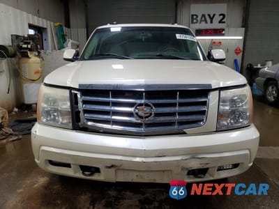 Piąte zdjęcie samochodu w środku: 2005 CADILLAC ESCALADE ESV VIN:3GYFK66N05G214736 - miniatura