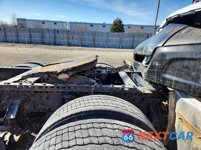 Zdjęcie 6 z 10 samochodu: 2024 VOLVO VNR SEMI TRUCK VIN:4V4WC9EG4RN634489 - miniatura