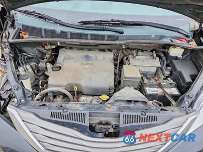 Zdjęcie 12 z 13 samochodu: 2013 TOYOTA SIENNA VIN:5TDYK3DC1DS290447 - miniatura
