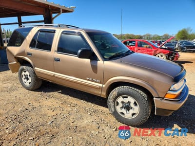 Czwarte zdjęcie samochodu z boku: 2002 CHEVROLET BLAZER VIN:1GNDT13W52K222885 - miniatura