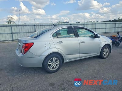 Trzecie zdjęcie samochodu z tyłu: 2014 CHEVROLET SONIC LT VIN:1G1JC5SH6E4213622 - miniatura