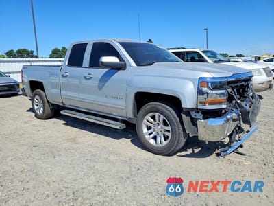 Czwarte zdjęcie samochodu z boku: 2018 CHEVROLET SILVERADO K1500 LT VIN:1GCVKREC2JZ281268 - miniatura