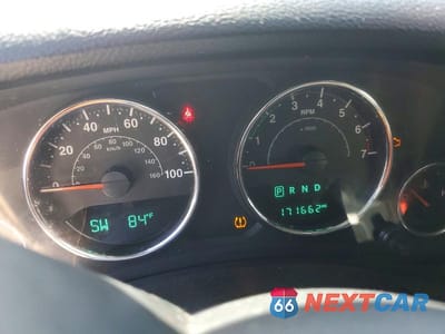 Zdjęcie 9 z 12 samochodu: 2018 JEEP WRANGLER UNLIMITED SAHARA VIN:1C4HJWEG5JL919145 - miniatura