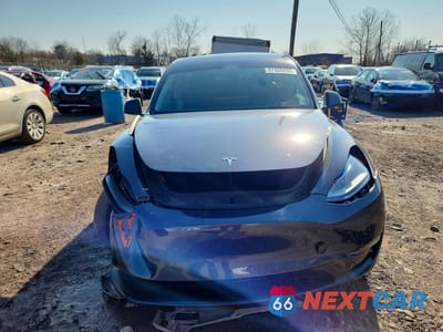 Piąte zdjęcie samochodu w środku: 2025 TESLA MODEL Y VIN:7SAYGAEE6SF296500 - miniatura