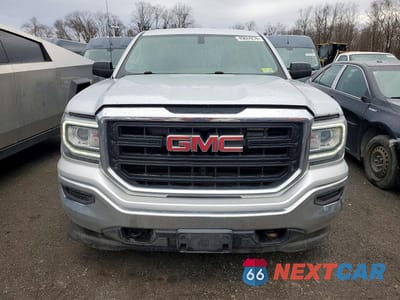 Piąte zdjęcie samochodu w środku: 2018 GMC SIERRA K1500 VIN:1GTV2LEC2JZ181541 - miniatura