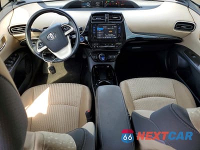 Zdjęcie 8 z 12 samochodu: 2017 TOYOTA PRIUS THREE VIN:JTDKARFU3H3540540 - miniatura