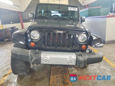 Piąte zdjęcie samochodu w środku: 2010 JEEP WRANGLER UNLIMITED SAHARA VIN:1J4BA5H12AL122496 - miniatura
