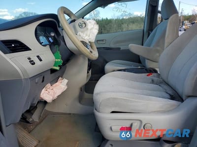 Zdjęcie 7 z 13 samochodu: 2011 TOYOTA SIENNA VIN:5TDKK3DCXBS061509 - miniatura
