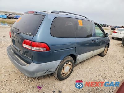 Trzecie zdjęcie samochodu z tyłu: 2001 TOYOTA SIENNA LE VIN:4T3ZF13C61U377687 - miniatura