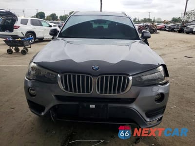 Piąte zdjęcie samochodu w środku: 2017 BMW X3 SDRIVE28I VIN:5UXWZ7C33H0V87898 - miniatura