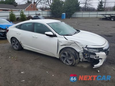 Czwarte zdjęcie samochodu z boku: 2019 HONDA INSIGHT LX VIN:19XZE4F19KE003909 - miniatura