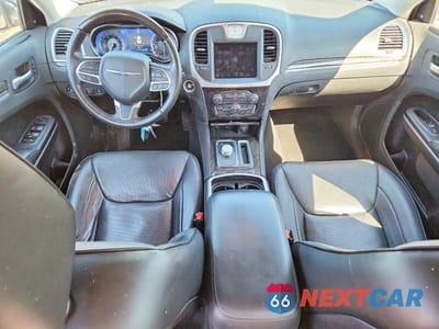 Zdjęcie 8 z 12 samochodu: 2019 CHRYSLER 300 LIMITED VIN:2C3CCAKG8KH689891 - miniatura