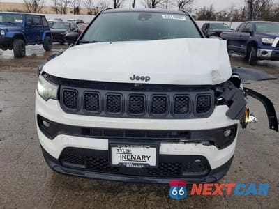 Piąte zdjęcie samochodu w środku: 2023 JEEP COMPASS LATITUDE VIN:3C4NJDBN7PT533303 - miniatura