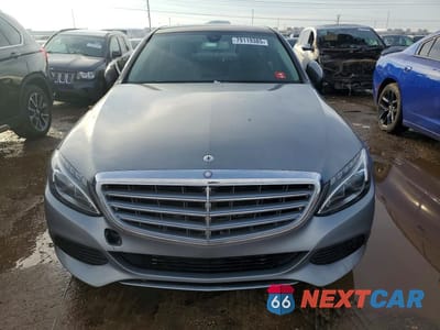 Piąte zdjęcie samochodu w środku: 2015 MERCEDES-BENZ C 300 4MATIC VIN:55SWF4KB8FU039992 - miniatura