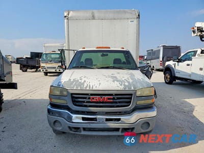 Piąte zdjęcie samochodu w środku: 2007 GMC NEW SIERRA C3500 VIN:1GDJC34D87E150800 - miniatura