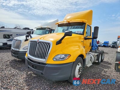 Drugie zdjęcie samochodu z przodu: 2019 INTERNATIONAL LT625 SEMI TRUCK VIN:3HSDZTZR8KN729018 - miniatura