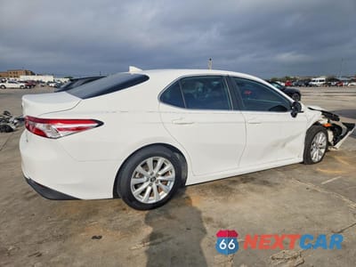 Trzecie zdjęcie samochodu z tyłu: 2020 TOYOTA CAMRY LE VIN:4T1C11AK5LU902524 - miniatura