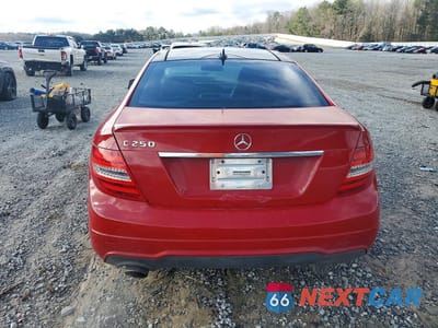 Zdjęcie 6 z 11 samochodu: 2013 MERCEDES-BENZ C 250 VIN:WDDGJ4HB8DG046042 - miniatura