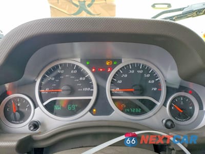 Zdjęcie 9 z 13 samochodu: 2010 JEEP WRANGLER UNLIMITED SAHARA VIN:1J4BA5H19AL203012 - miniatura