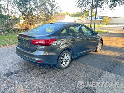 Czwarte zdjęcie samochodu z boku: 2017 FORD FOCUS S VIN:1FADP3E21HL263221 - miniatura