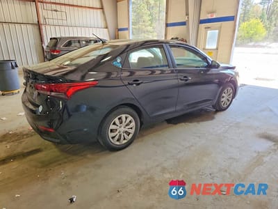 Trzecie zdjęcie samochodu z tyłu: 2021 HYUNDAI ACCENT SE VIN:3KPC24A67ME146586 - miniatura