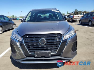 Piąte zdjęcie samochodu w środku: 2021 NISSAN KICKS SV VIN:3N1CP5CV9ML472027 - miniatura