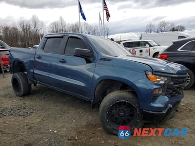 Czwarte zdjęcie samochodu z boku: 2024 CHEVROLET SILVERADO K1500 TRAIL BOSS CUSTOM VIN:3GCPDCEK5RG309230 - miniatura