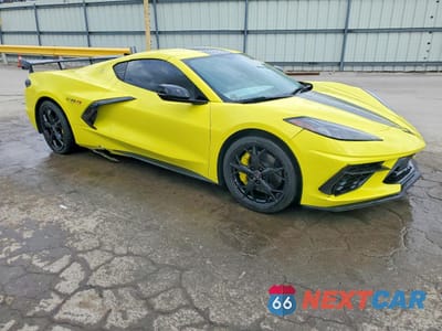 Czwarte zdjęcie samochodu z boku: 2022 CHEVROLET CORVETTE STINGRAY 3LT VIN:1G1YC2D43N5100132 - miniatura